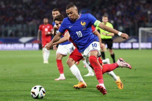 فرنسا ضد كندا فى مباراة ودية استعدادًا لـيورو