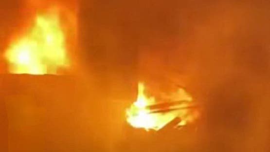 صورة توثق اندلاع حريق داخل مصنع لتدوير البلاستيك بأسيوط